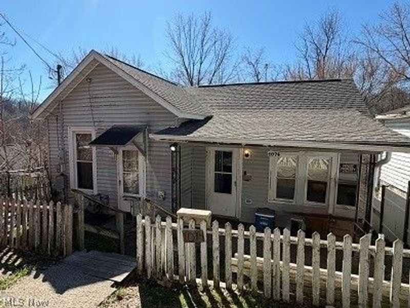 1074 Grant Street, Zanesville, OH 43701 Photo 2