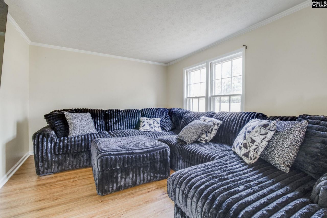 838 Gardendale Drive  Photo 6