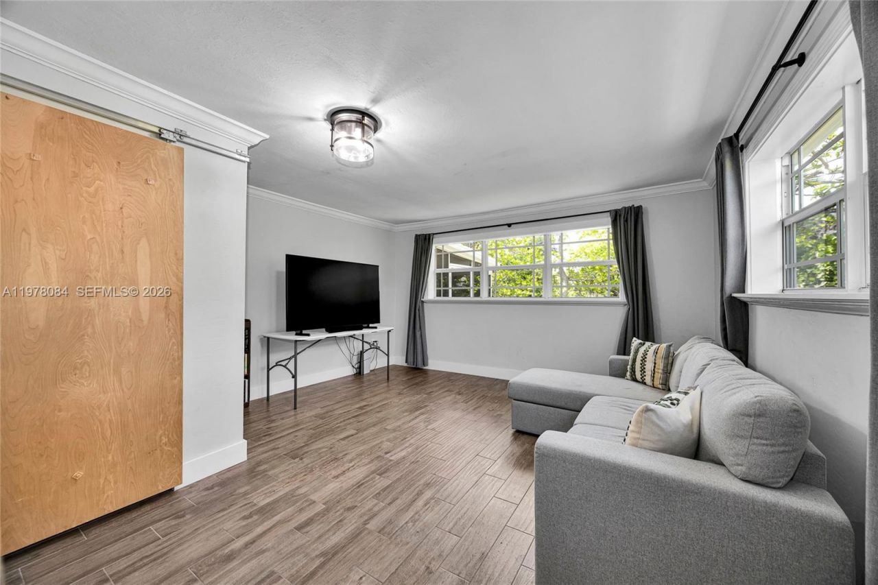 6904 SW 65th Ave, South Miami, FL 33143 Photo