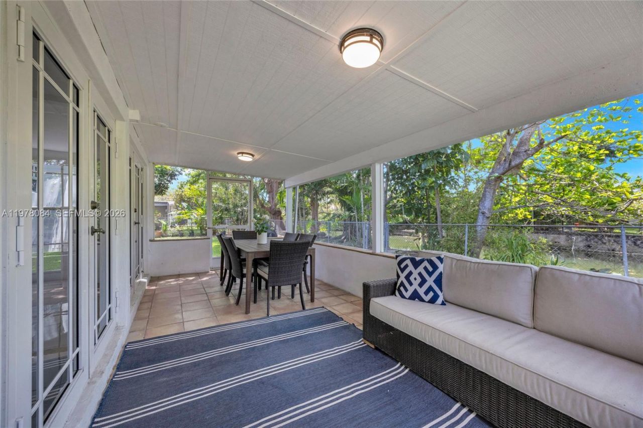 6904 SW 65th Ave, South Miami, FL 33143 Photo