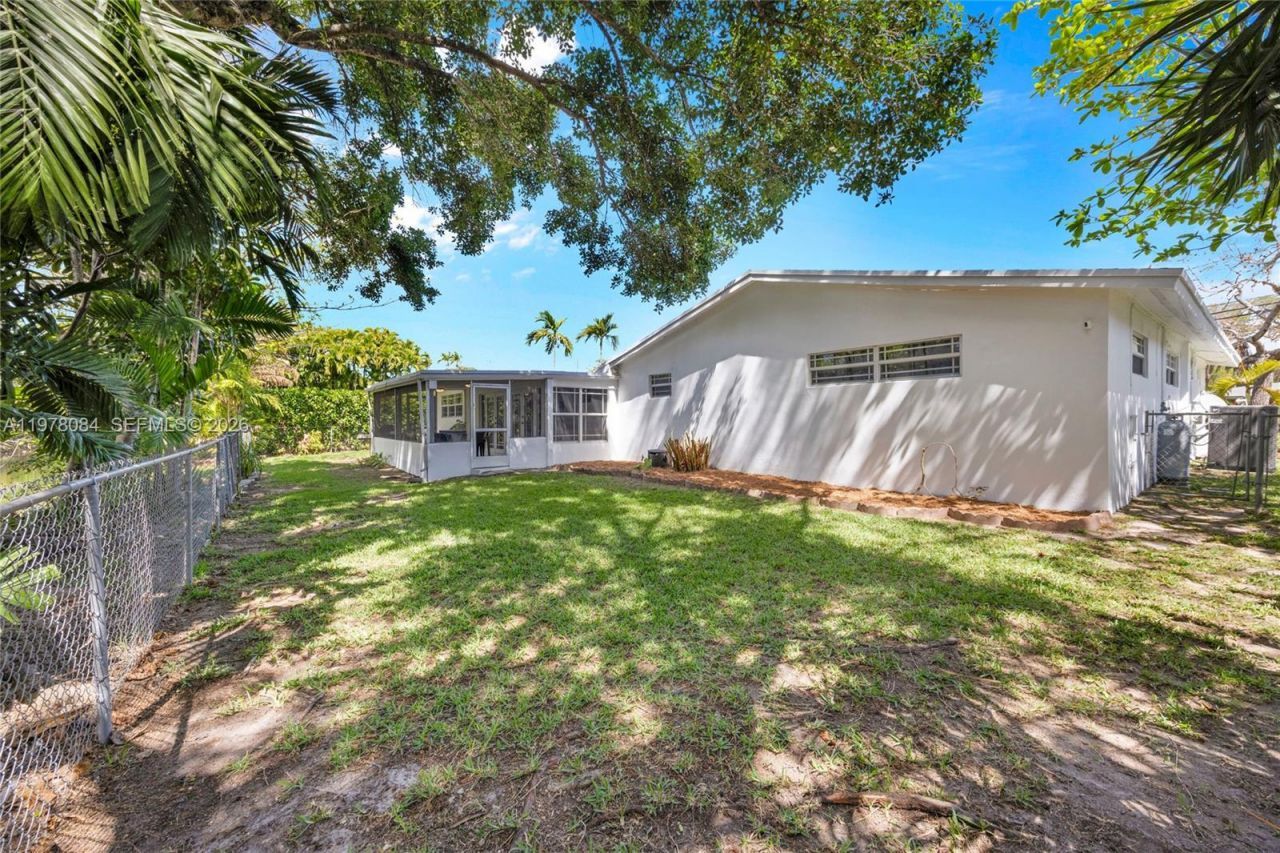 6904 SW 65th Ave, South Miami, FL 33143 Photo