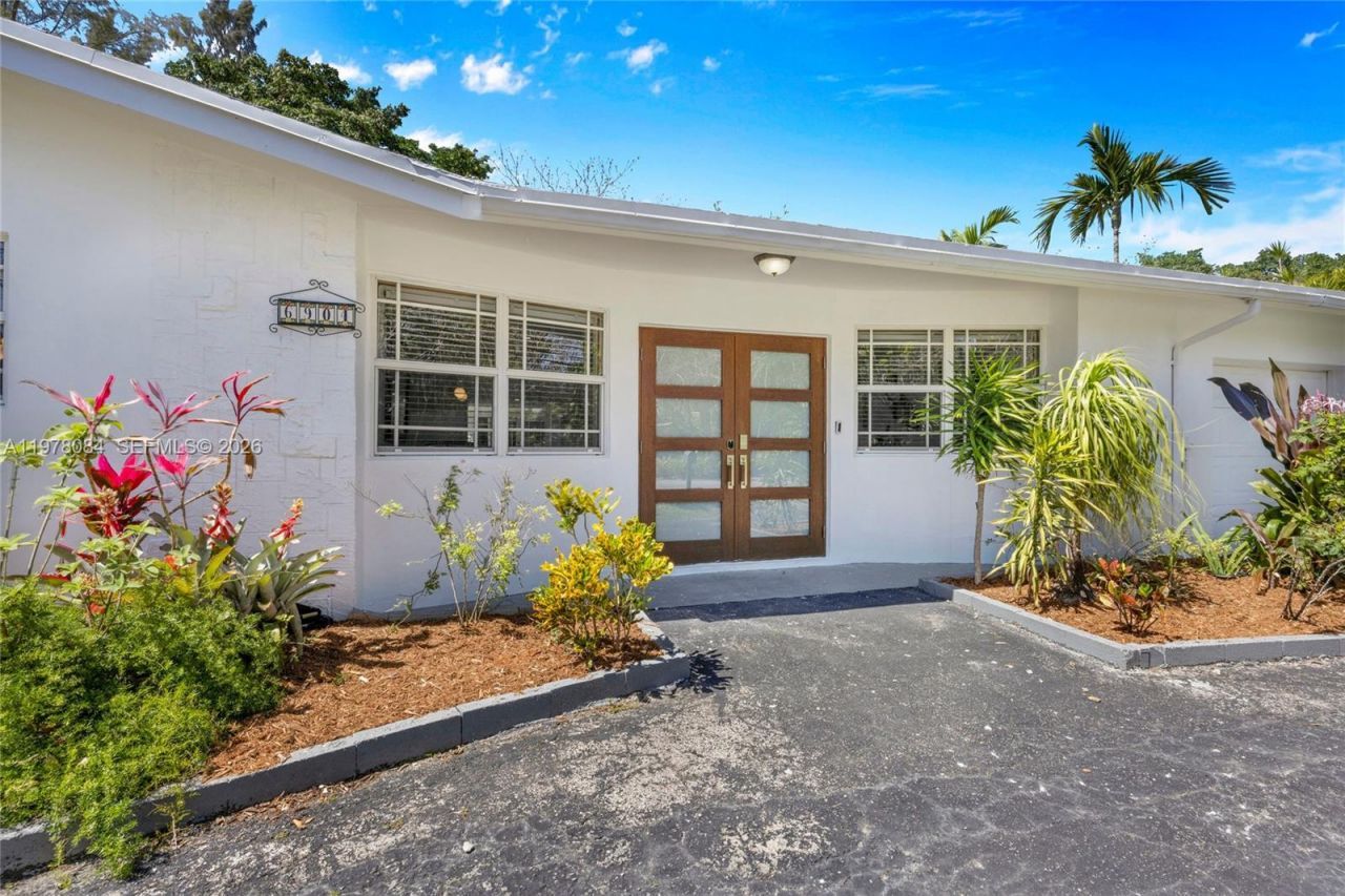 6904 SW 65th Ave , South Miami, FL 33143 Photo