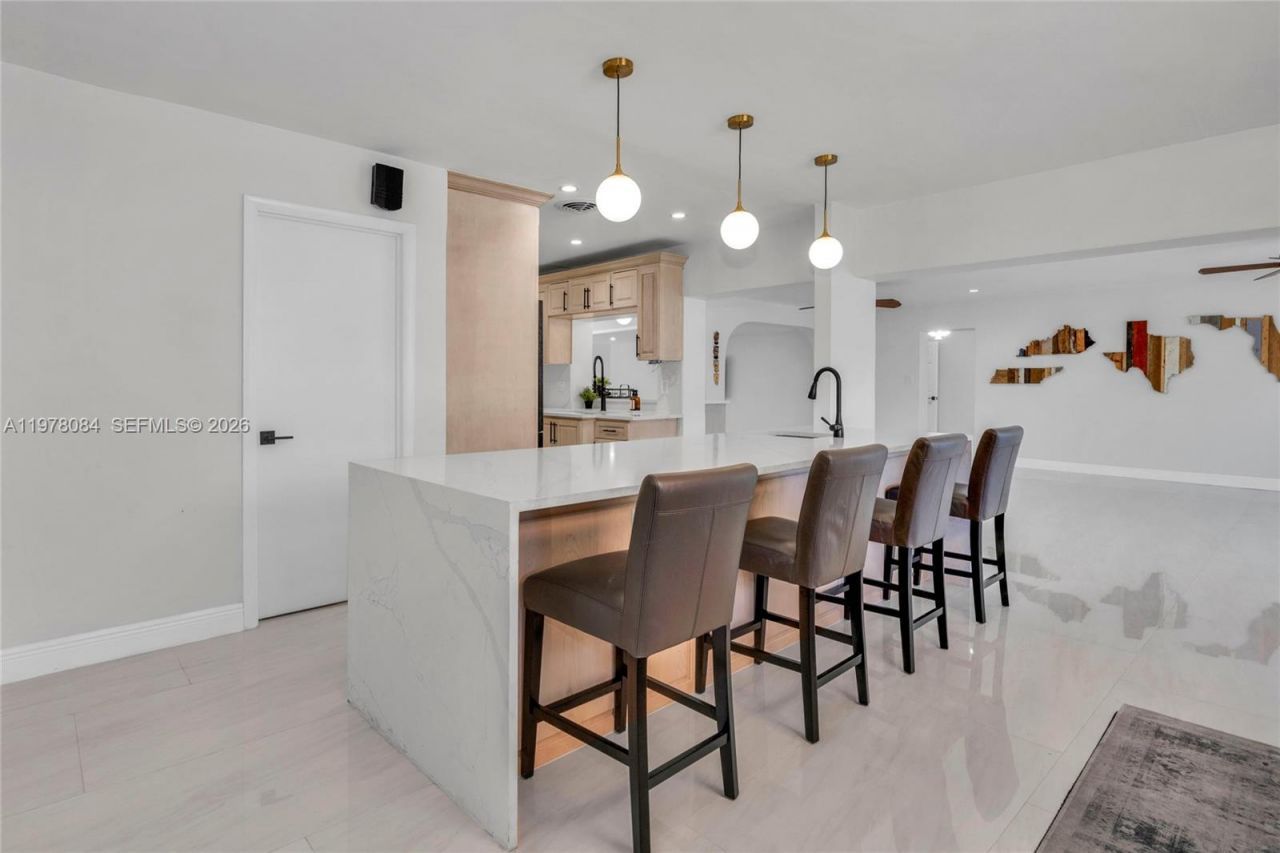 6904 SW 65th Ave, South Miami, FL 33143 Photo