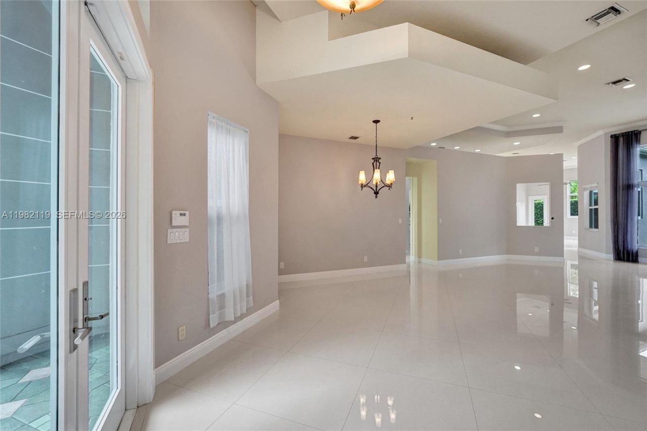 8006 N Savannah Cir, Davie, FL 33328 Photo