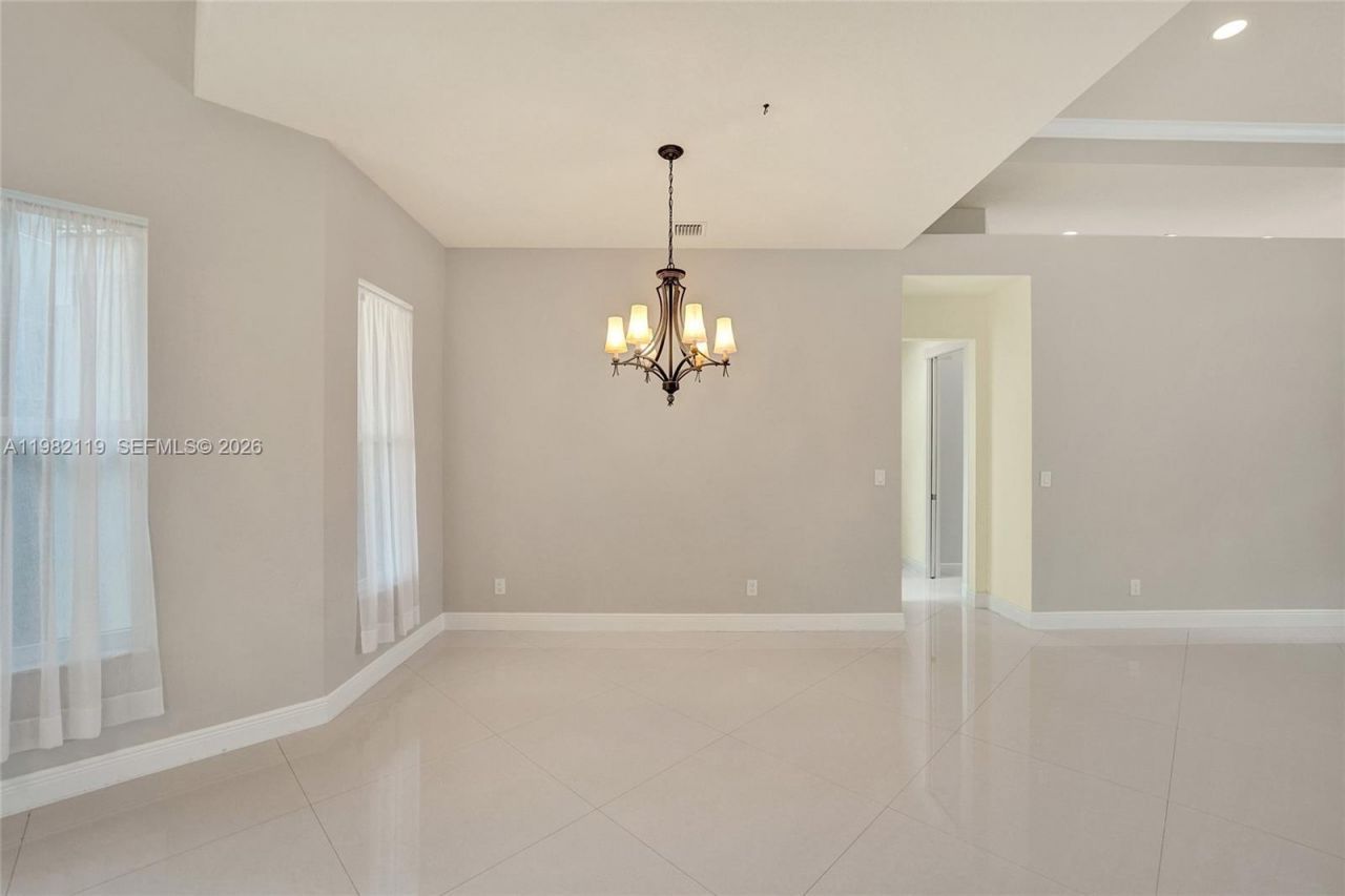 8006 N Savannah Cir, Davie, FL 33328 Photo