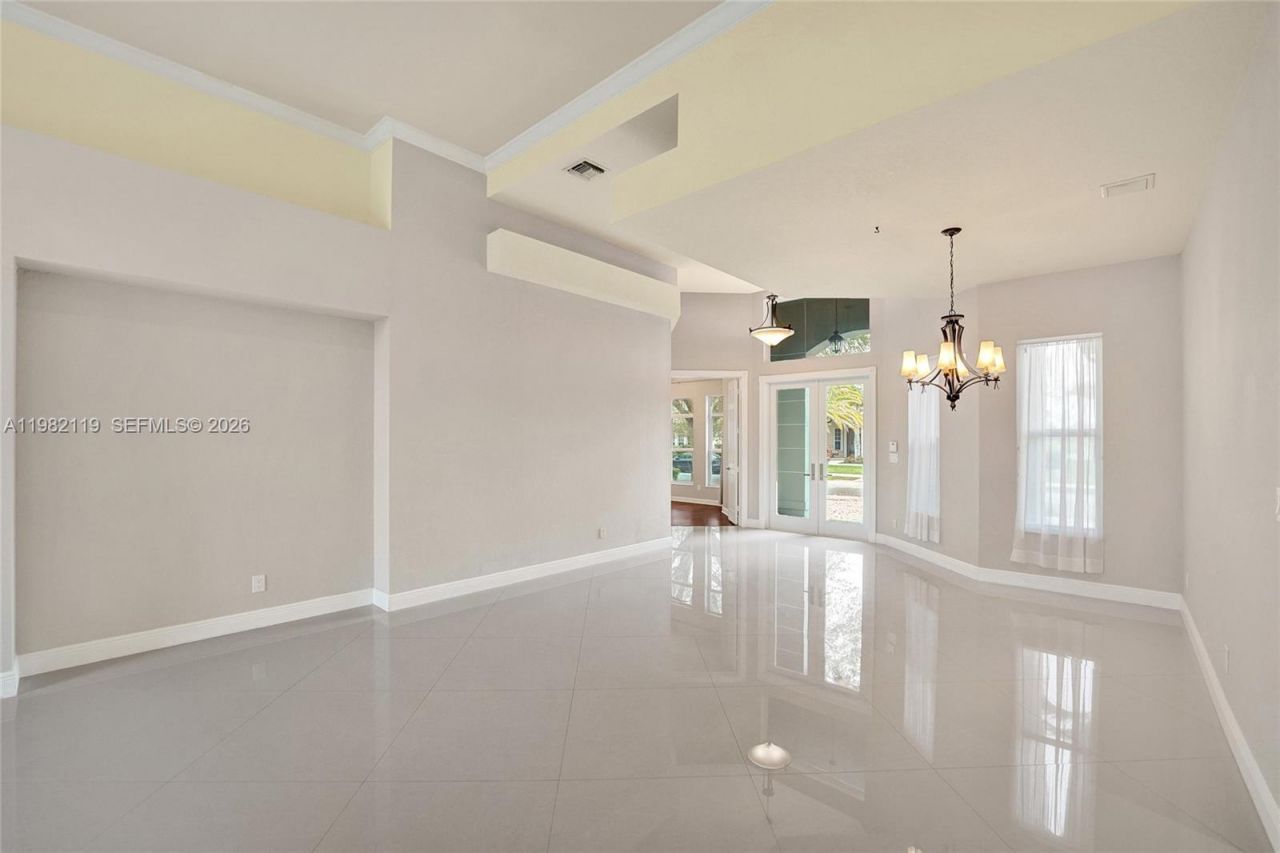 8006 N Savannah Cir, Davie, FL 33328 Photo