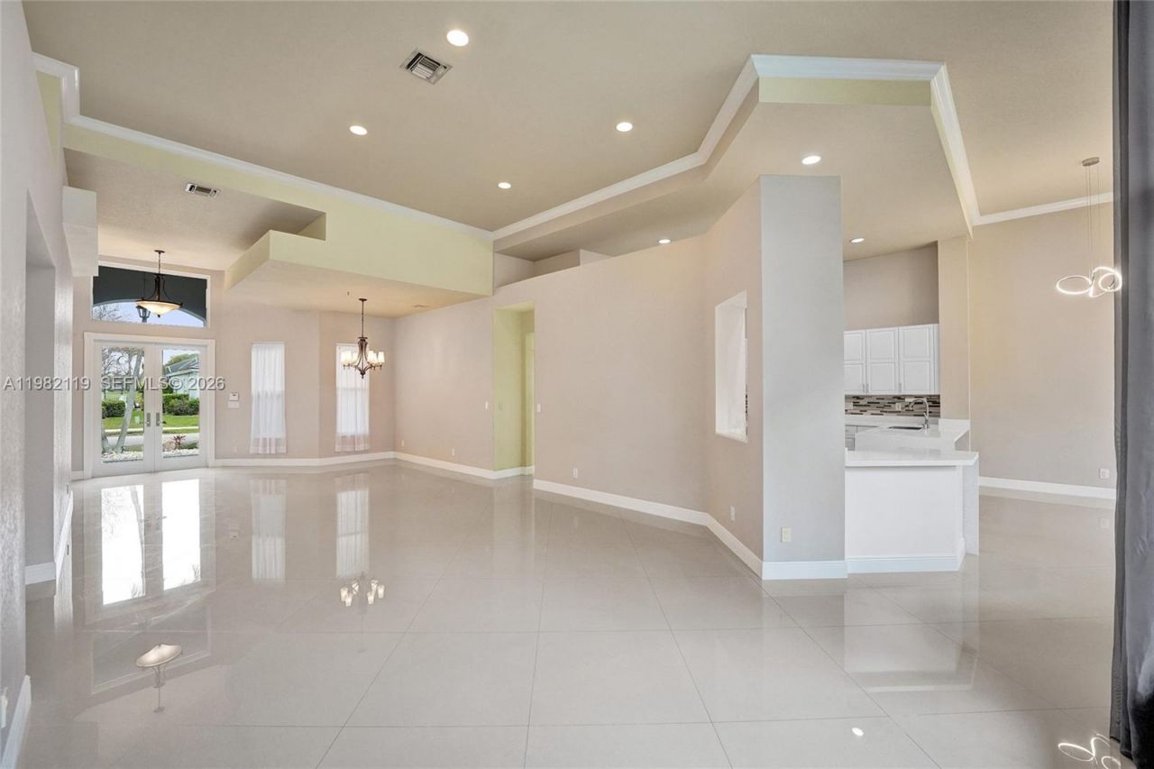 8006 N Savannah Cir, Davie, FL 33328 Photo