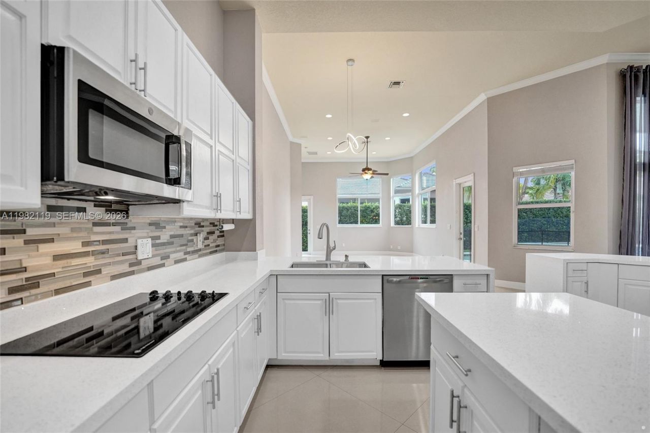 8006 N Savannah Cir, Davie, FL 33328 Photo