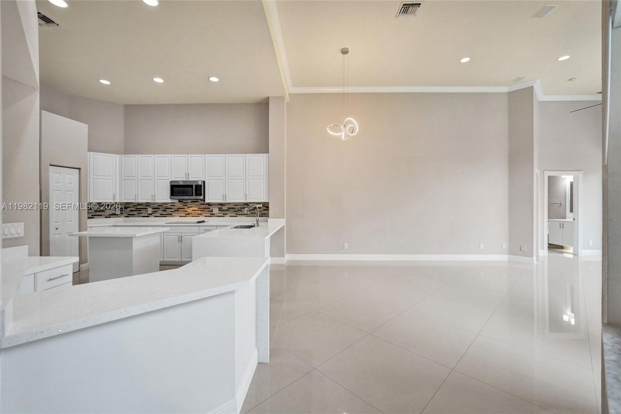 8006 N Savannah Cir, Davie, FL 33328 Photo