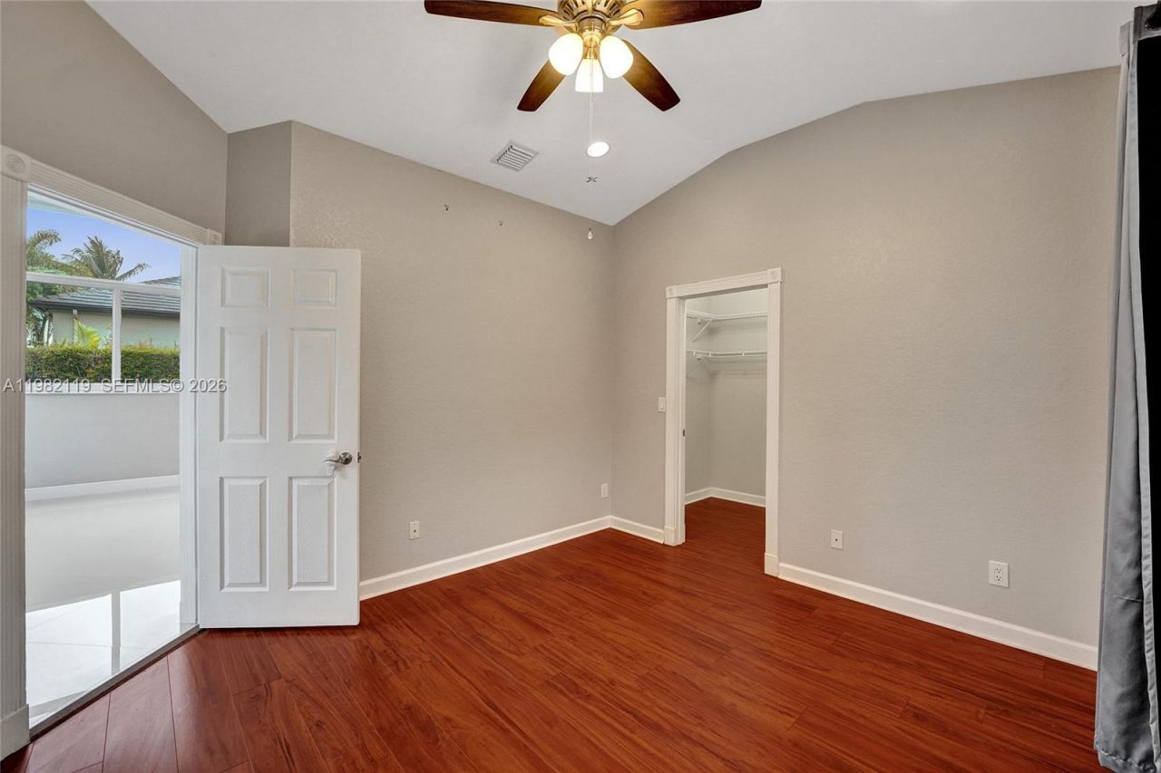 8006 N Savannah Cir, Davie, FL 33328 Photo