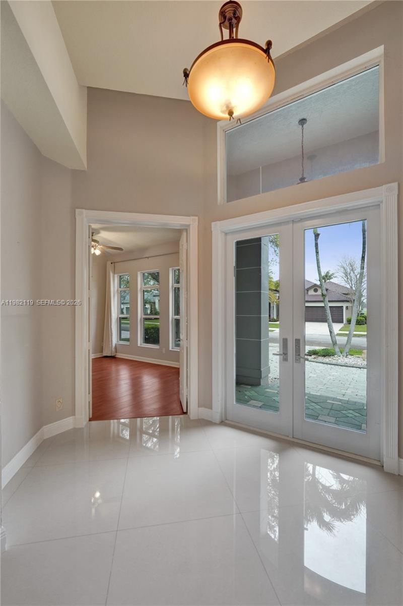 8006 N Savannah Cir, Davie, FL 33328 Photo