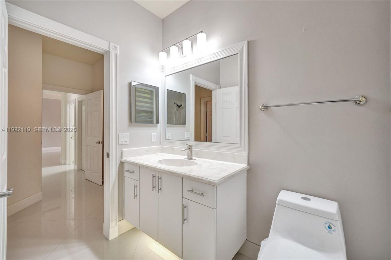 8006 N Savannah Cir, Davie, FL 33328 Photo