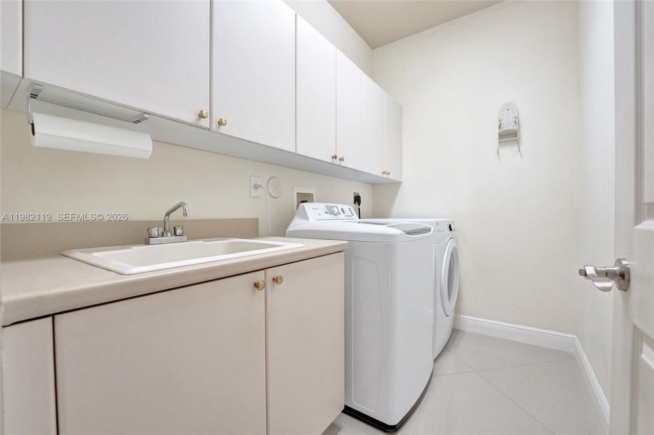 8006 N Savannah Cir, Davie, FL 33328 Photo