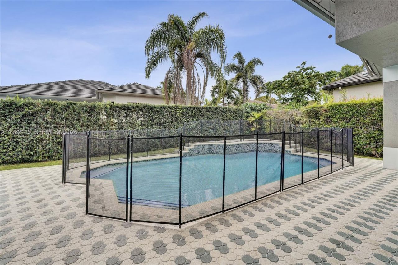 8006 N Savannah Cir, Davie, FL 33328 Photo