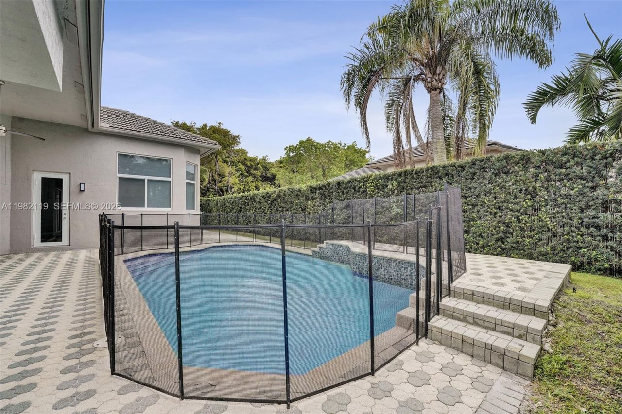 8006 N Savannah Cir, Davie, FL 33328 Photo