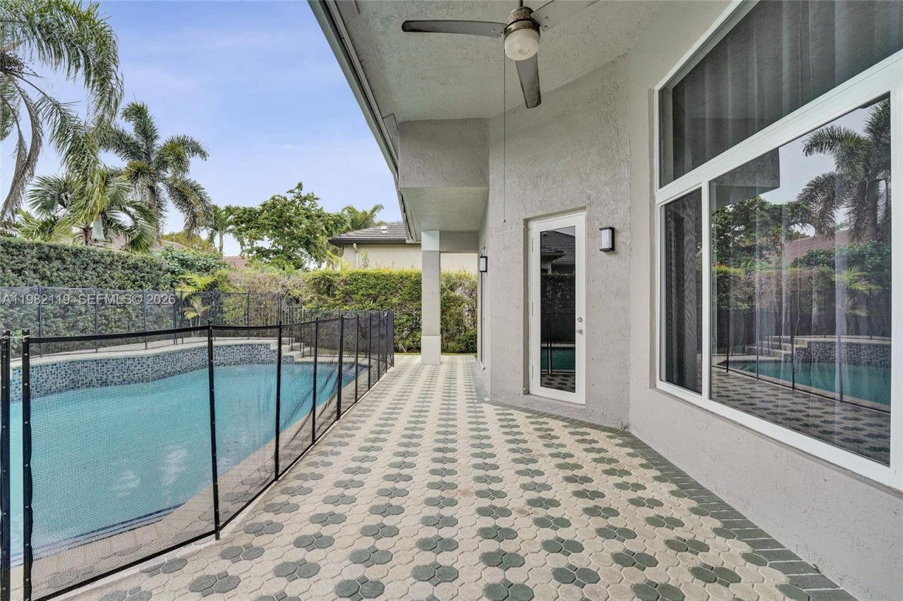 8006 N Savannah Cir, Davie, FL 33328 Photo