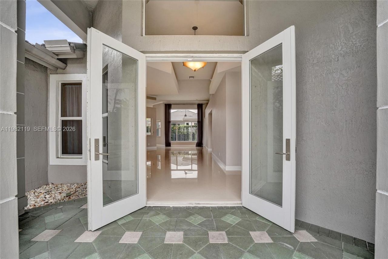 8006 N Savannah Cir, Davie, FL 33328 Photo