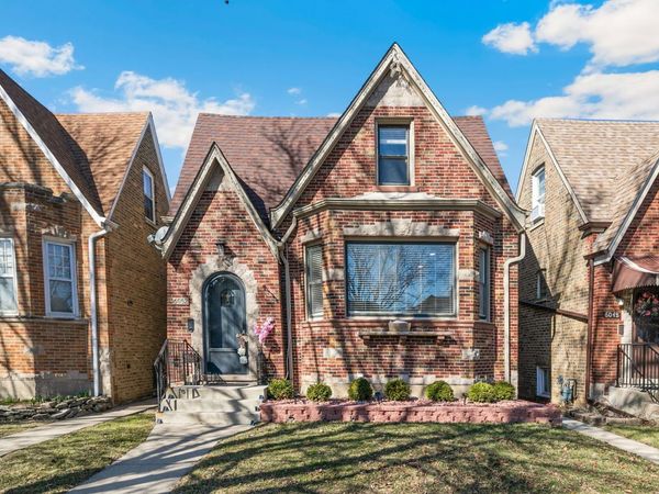 6052 W Eddy Street, Chicago, IL 60634