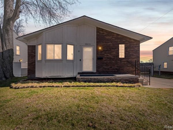 29010 Taylor Street, St. Clair Shores, MI 48081