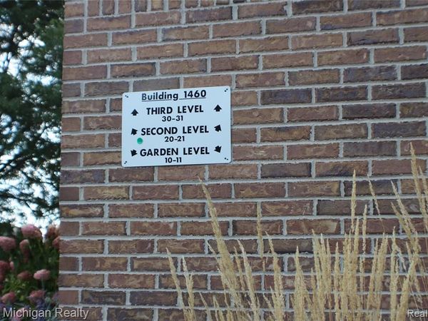 1460 E Pond #15, Meridian Twp, MI 48864