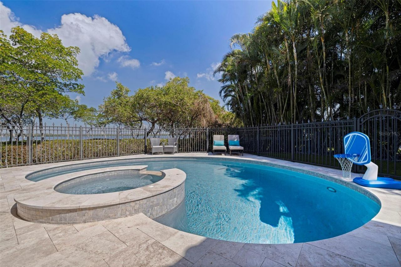 1285 Gasparilla Drive Ne, Saint Petersburg, FL 33702 Photo