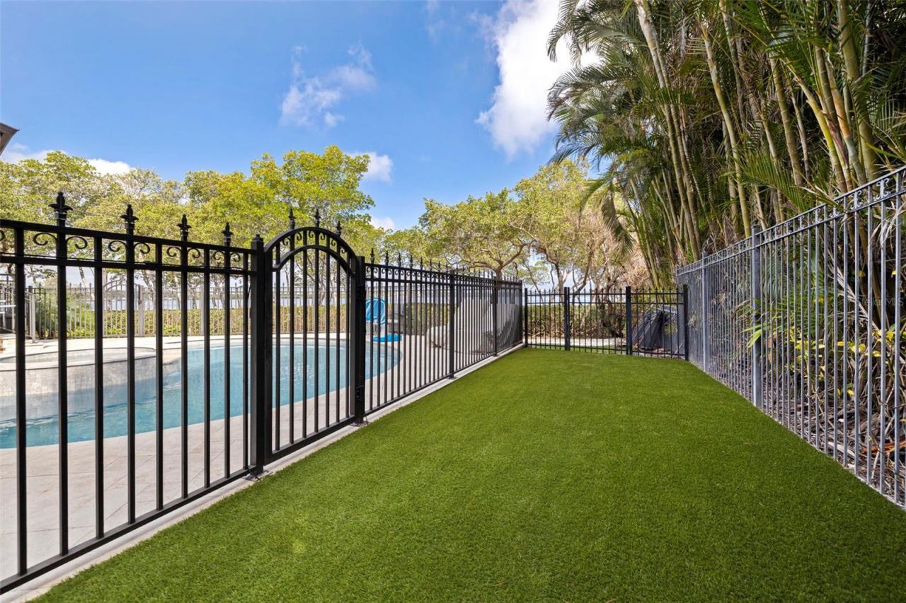 1285 Gasparilla Drive Ne, Saint Petersburg, FL 33702 Photo