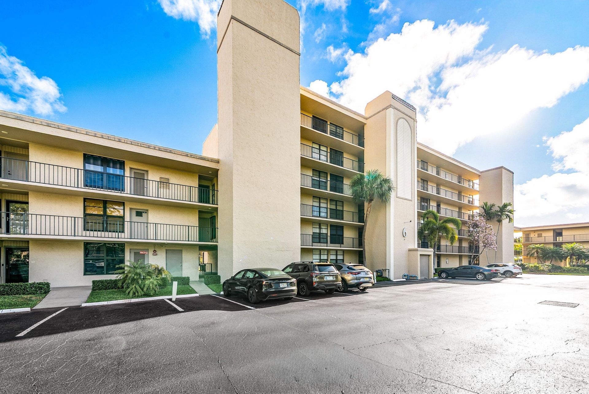 6 Royal Palm Way, Unit 605, Boca Raton, FL 33432 Photo