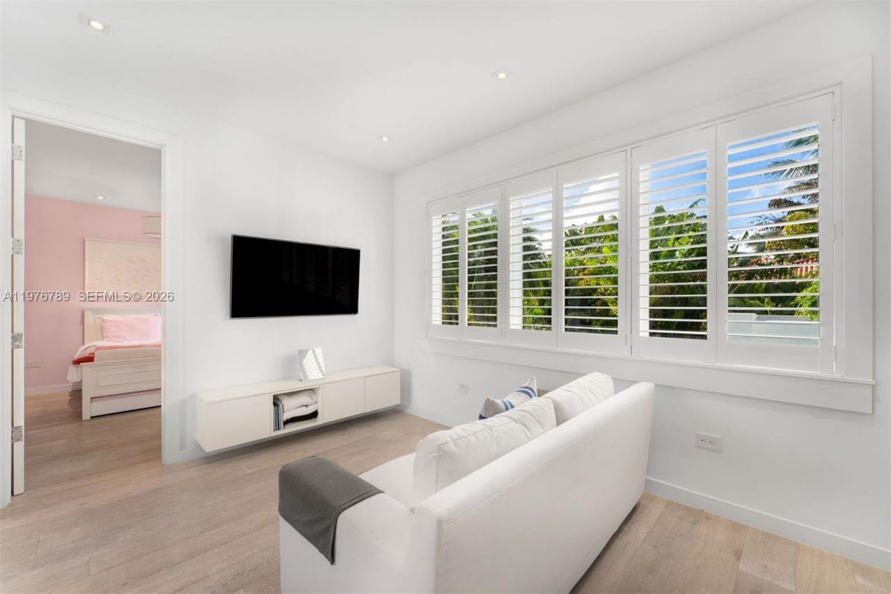 741 Harbor Dr , Key Biscayne, FL 33149 Photo