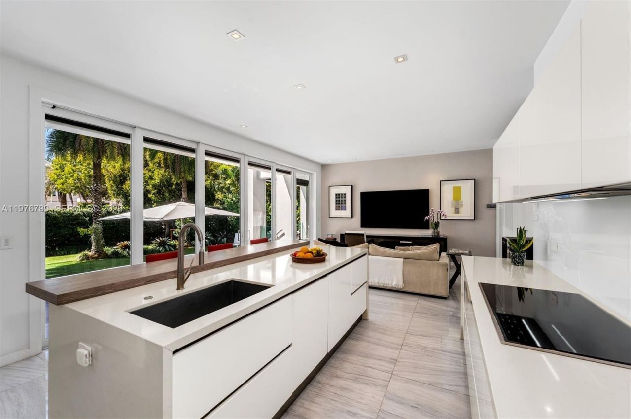 741 Harbor Dr , Key Biscayne, FL 33149 Photo