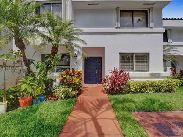 21300 San Simeon Way , Unit P6, Miami, FL 33179