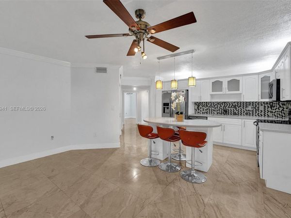 21300 San Simeon Way, Unit P6, Miami, FL 33179