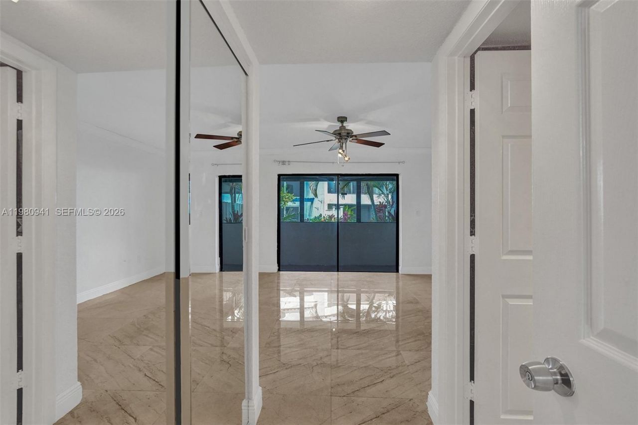 21300 San Simeon Way , Unit P6, Miami, FL 33179 Photo