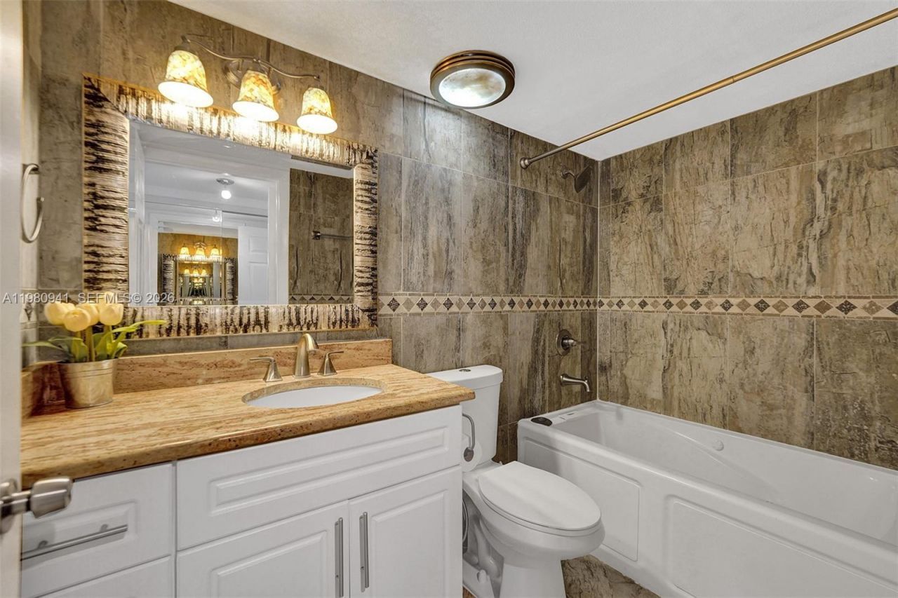 21300 San Simeon Way , Unit P6, Miami, FL 33179 Photo