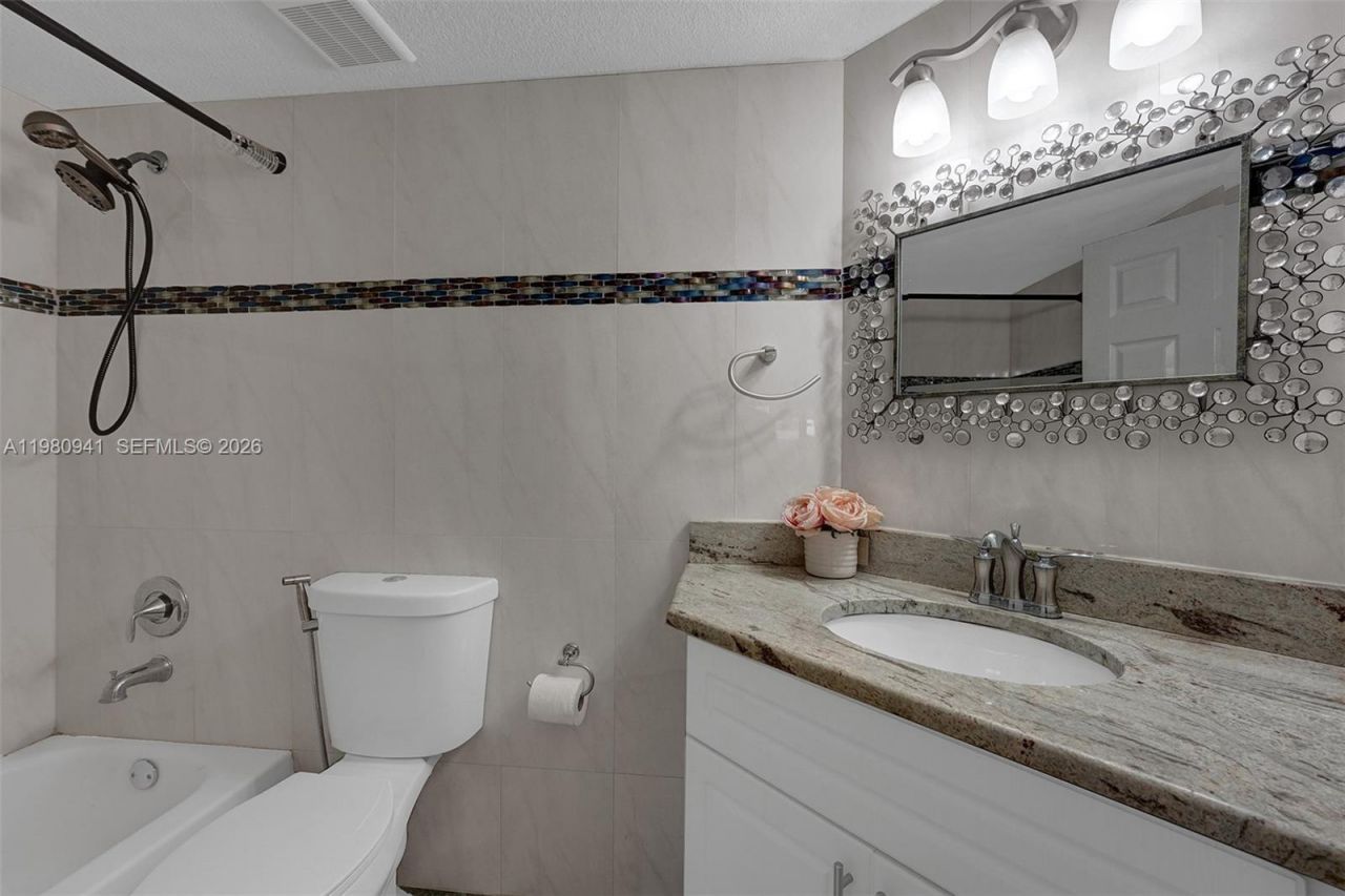 21300 San Simeon Way , Unit P6, Miami, FL 33179 Photo