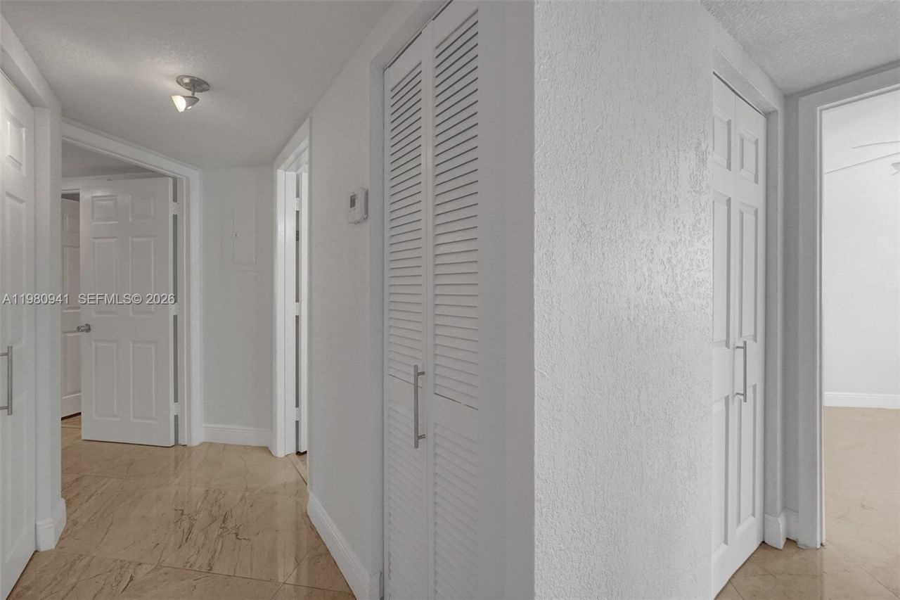 21300 San Simeon Way , Unit P6, Miami, FL 33179 Photo