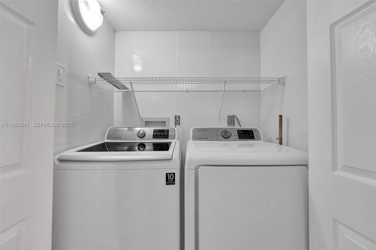 21300 San Simeon Way , Unit P6, Miami, FL 33179 Photo