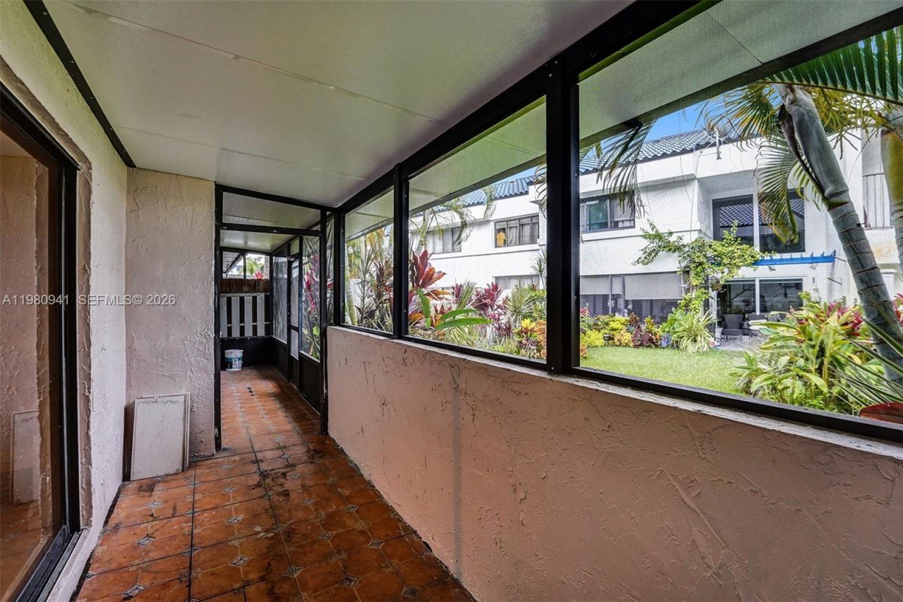 21300 San Simeon Way , Unit P6, Miami, FL 33179 Photo