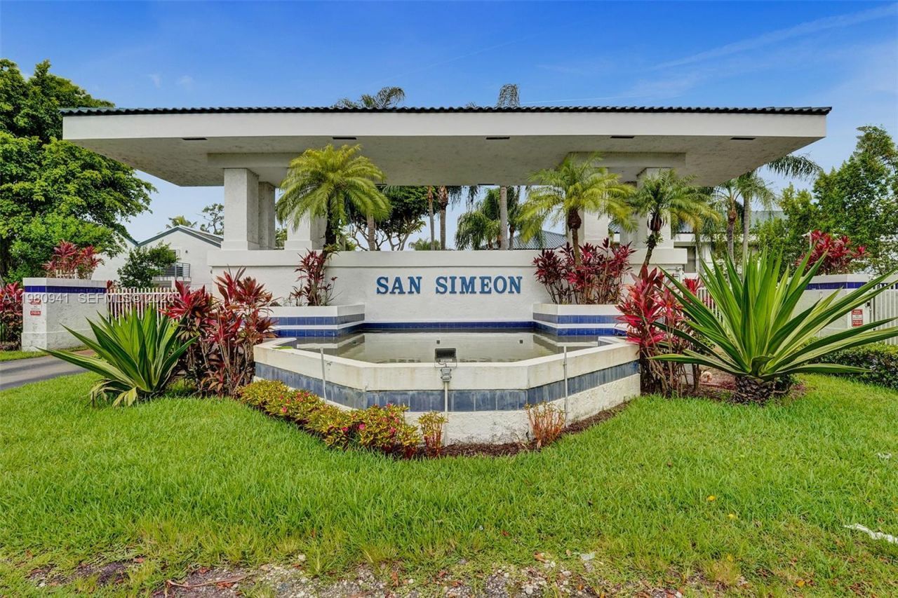 21300 San Simeon Way , Unit P6, Miami, FL 33179 Photo