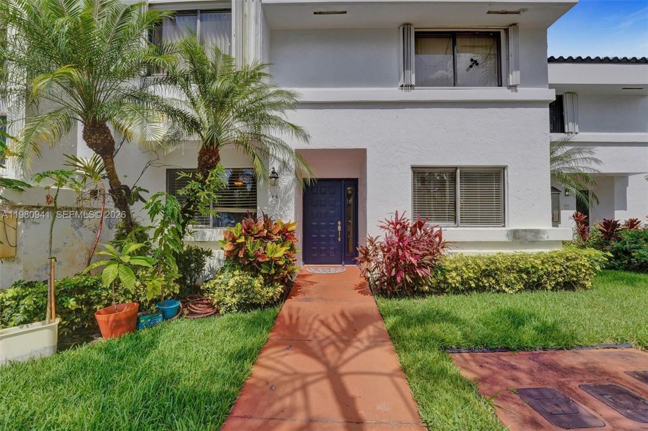 21300 San Simeon Way, Unit P6, Miami, FL 33179 Photo
