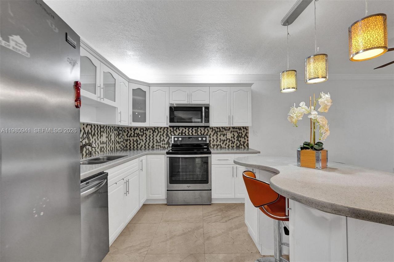 21300 San Simeon Way, Unit P6, Miami, FL 33179 Photo