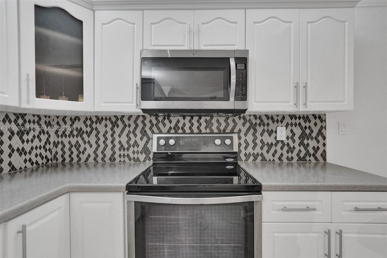 21300 San Simeon Way , Unit P6, Miami, FL 33179 Photo