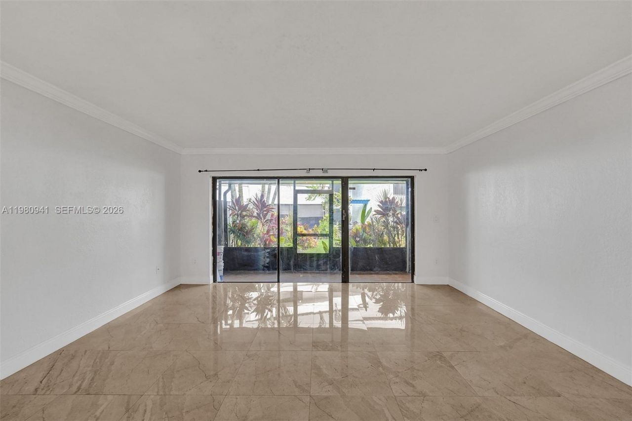 21300 San Simeon Way , Unit P6, Miami, FL 33179 Photo