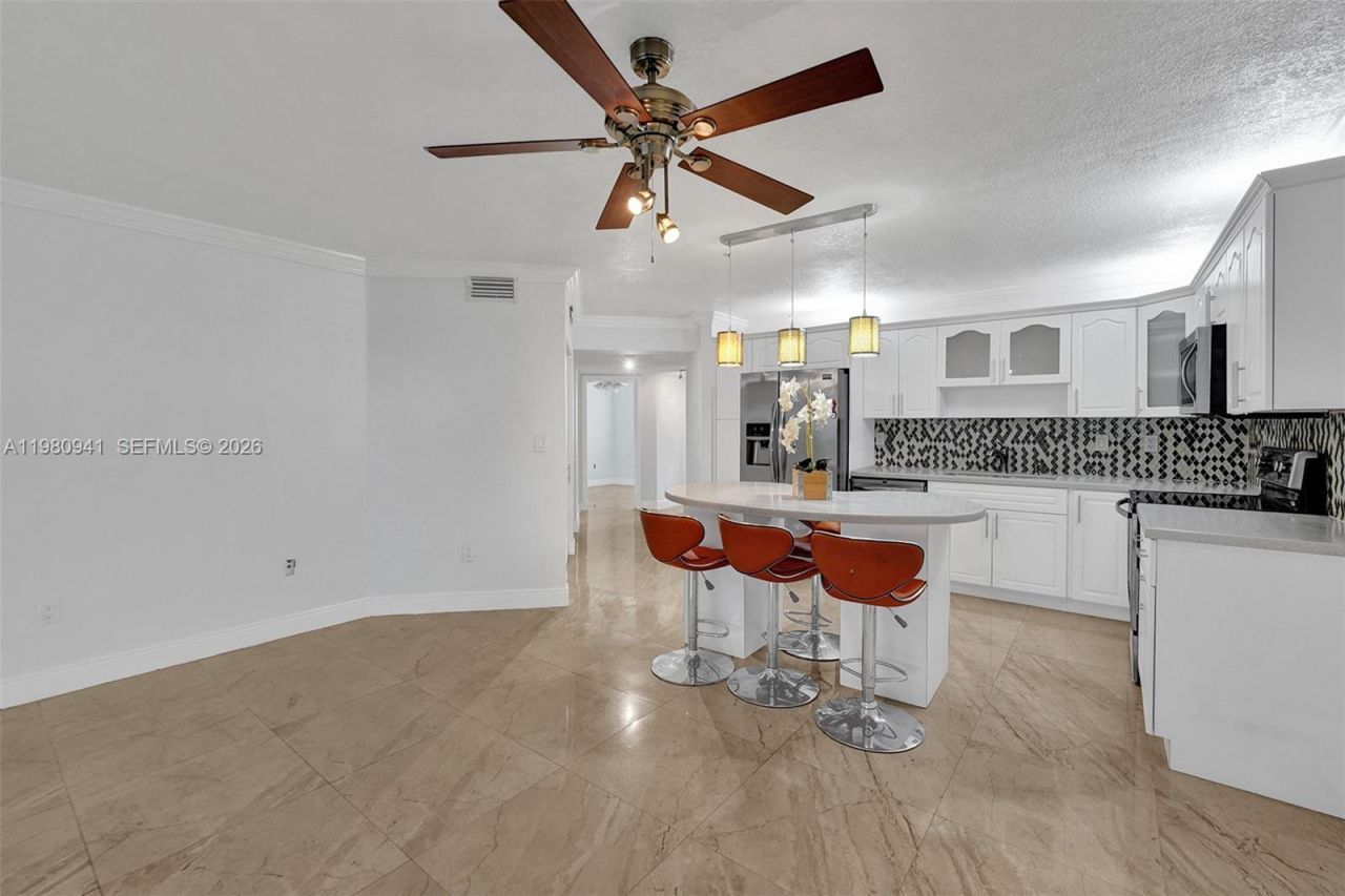 21300 San Simeon Way , Unit P6, Miami, FL 33179 Photo