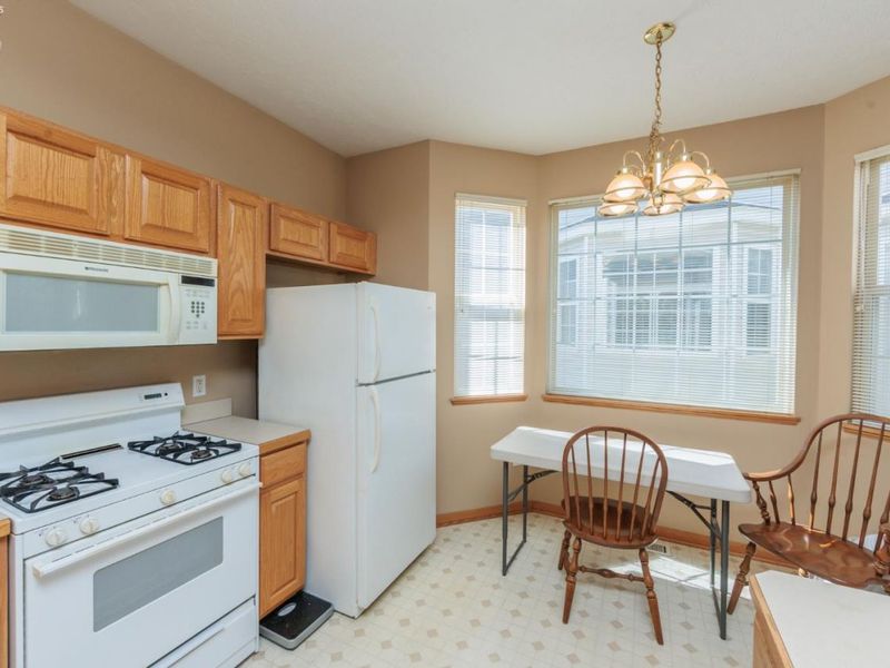 18608 Southporte Drive, Strongsville, OH 44136 Photo 3