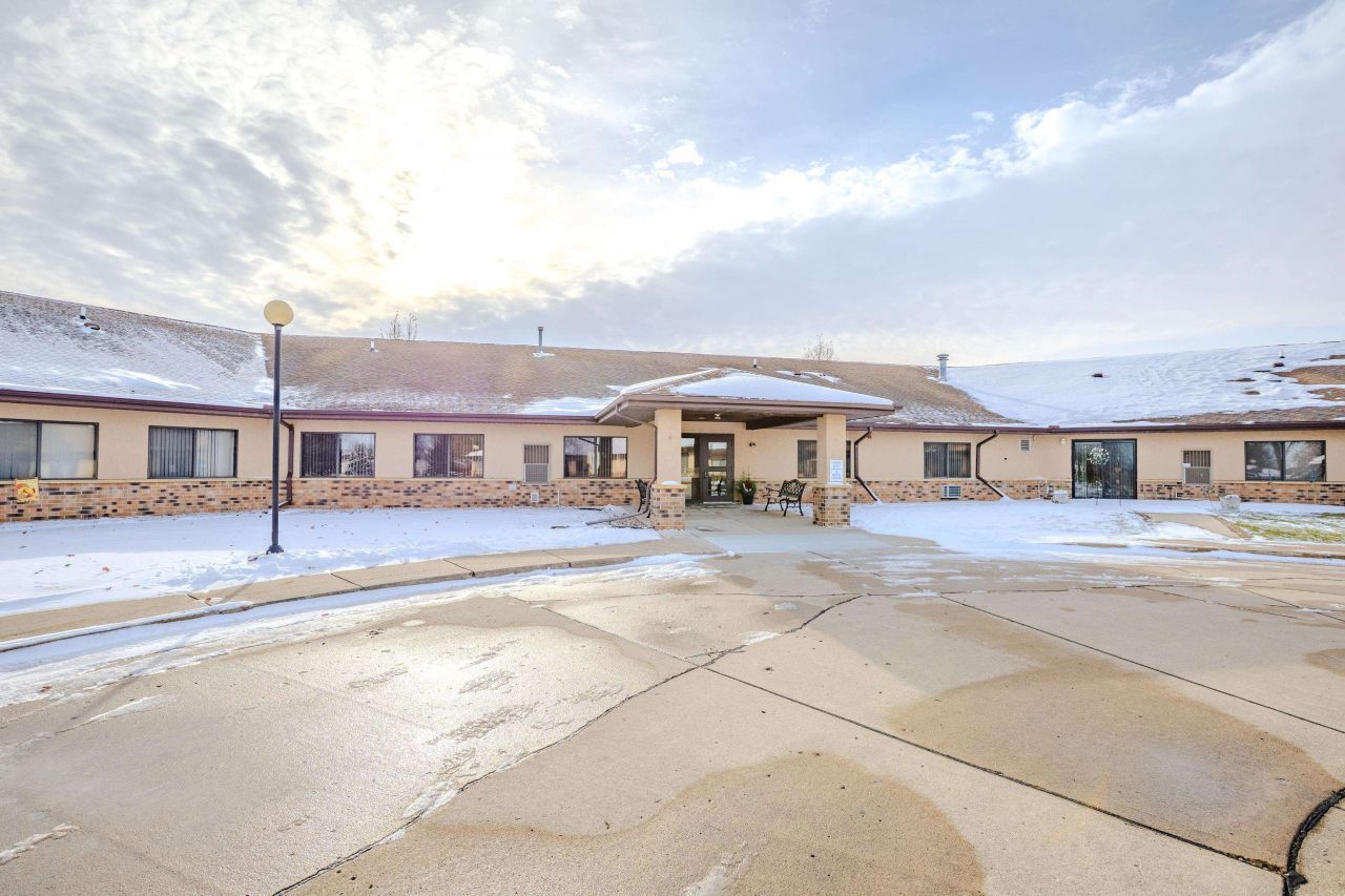 2351 27th Street, Spirit Lake, IA 51360 Main Photo