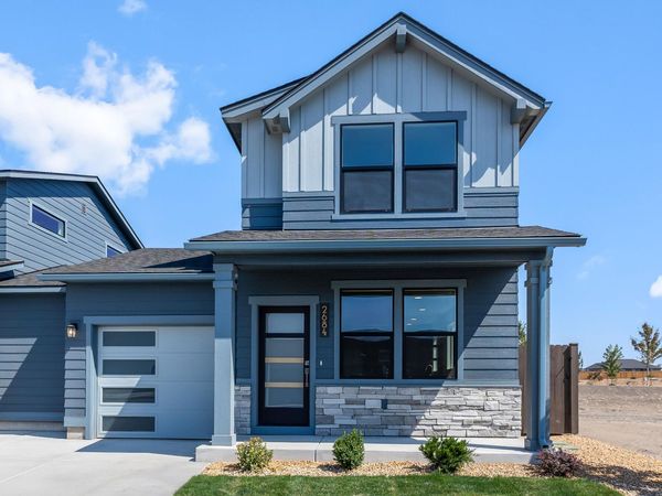 2684 NW 28th Street, Redmond, OR 97756