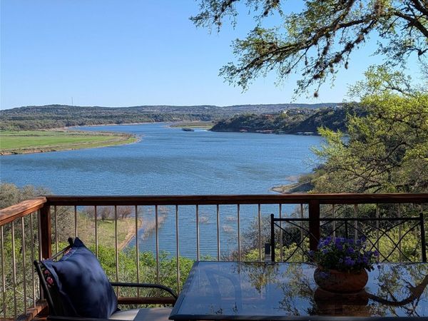 403 Coventry RD, Spicewood, TX 78669