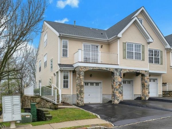 22 Mountainside Dr, Pompton Lakes, NJ 07442