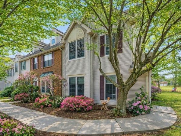 25 Colleen Ct, South Brunswick, NJ 08824