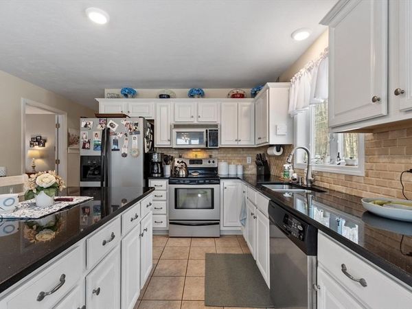 278 Oakham Rd, Barre, MA 01005